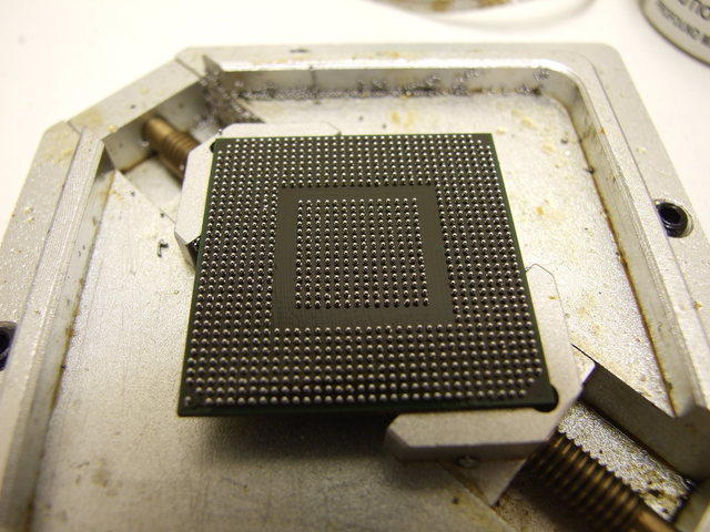 Xbox 360 GPU solder balls in place - Click to enlarge